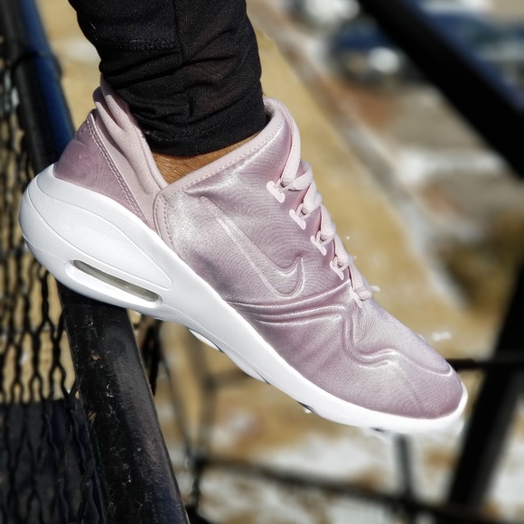 🚨SOLD🚨 Nike Air Max Sasha - Picture 2 of 4